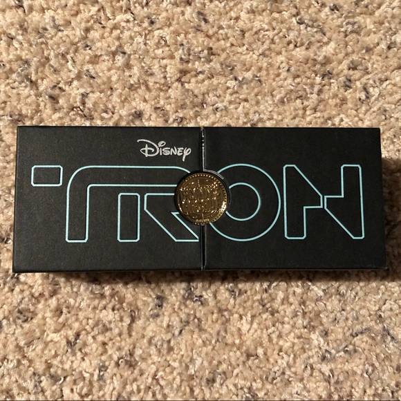 Tron boxed pin set